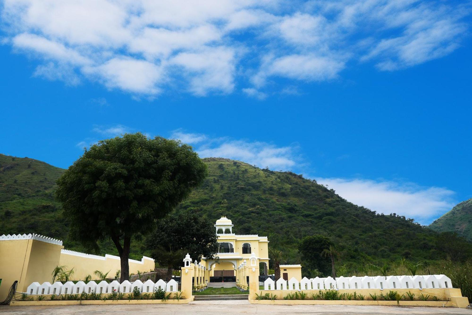 Maangarh Resorts Udaipur Buitenkant foto