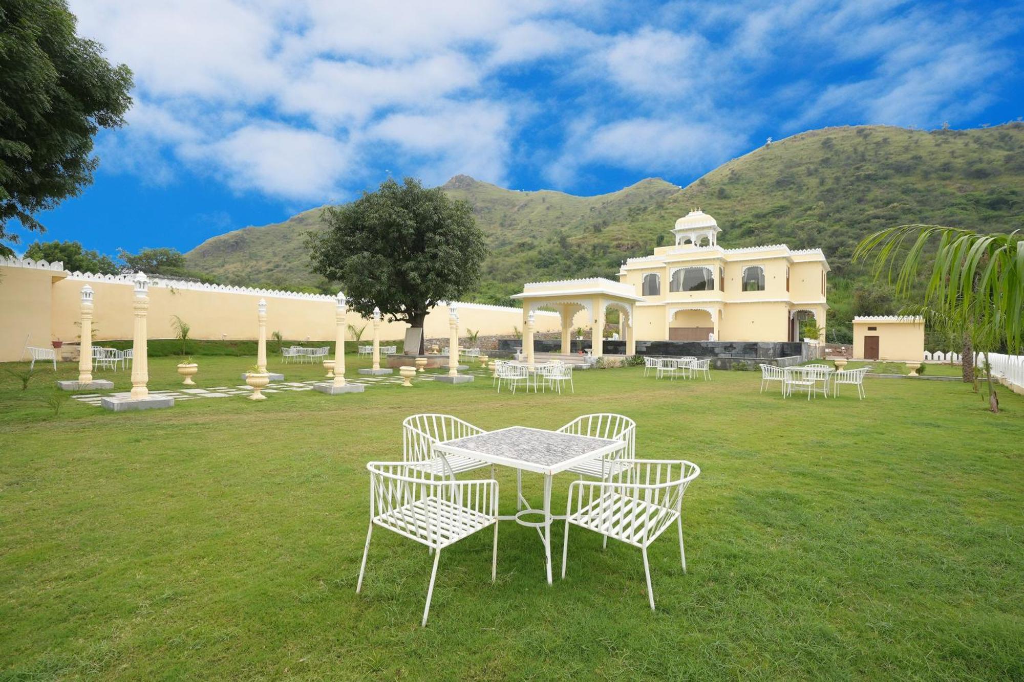 Maangarh Resorts Udaipur Buitenkant foto
