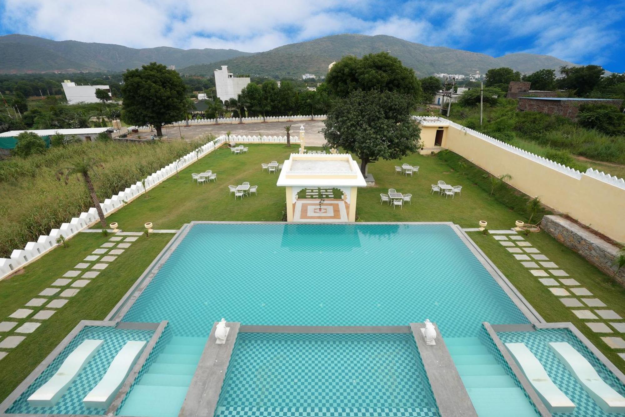 Maangarh Resorts Udaipur Buitenkant foto