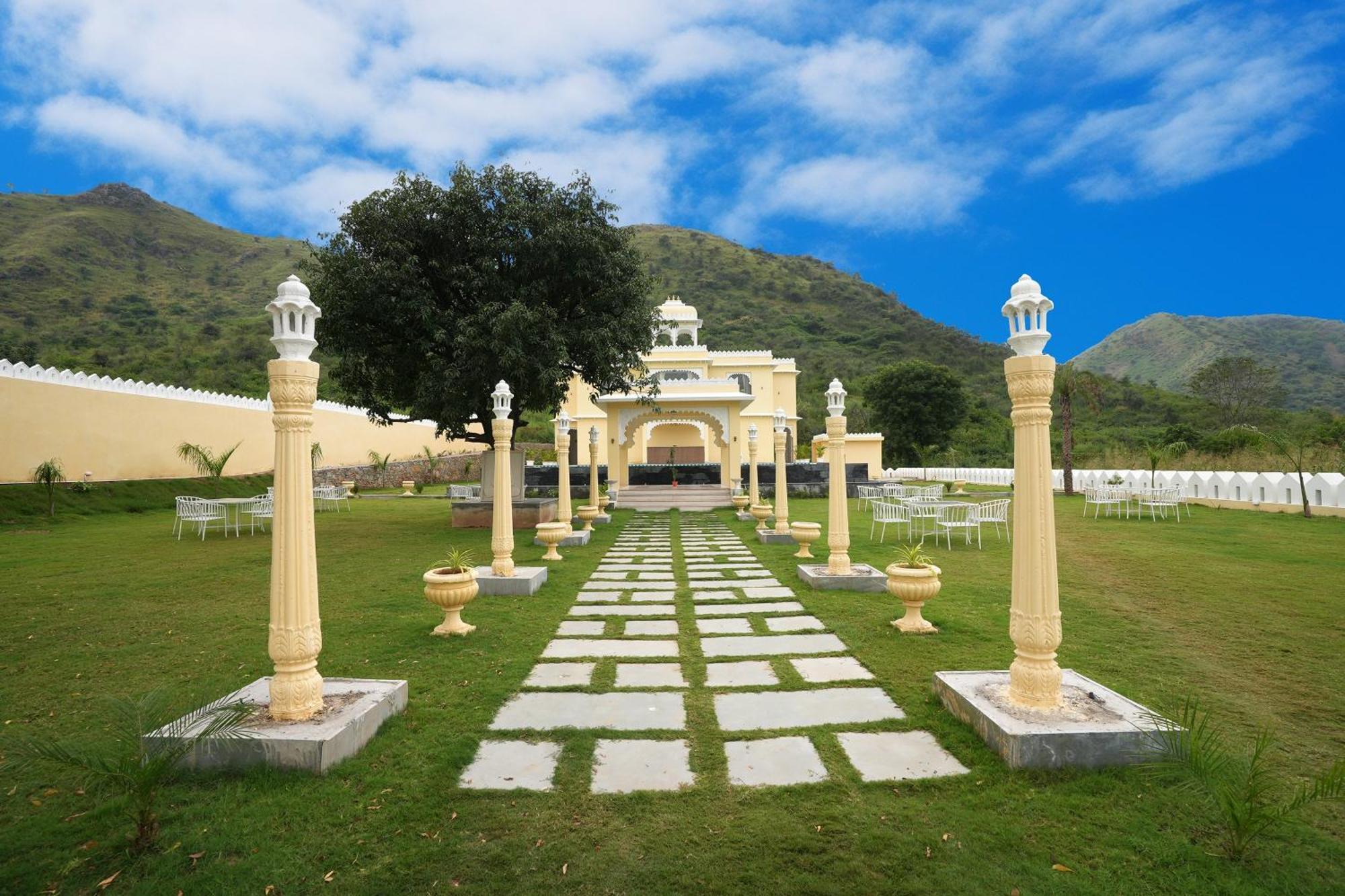 Maangarh Resorts Udaipur Buitenkant foto