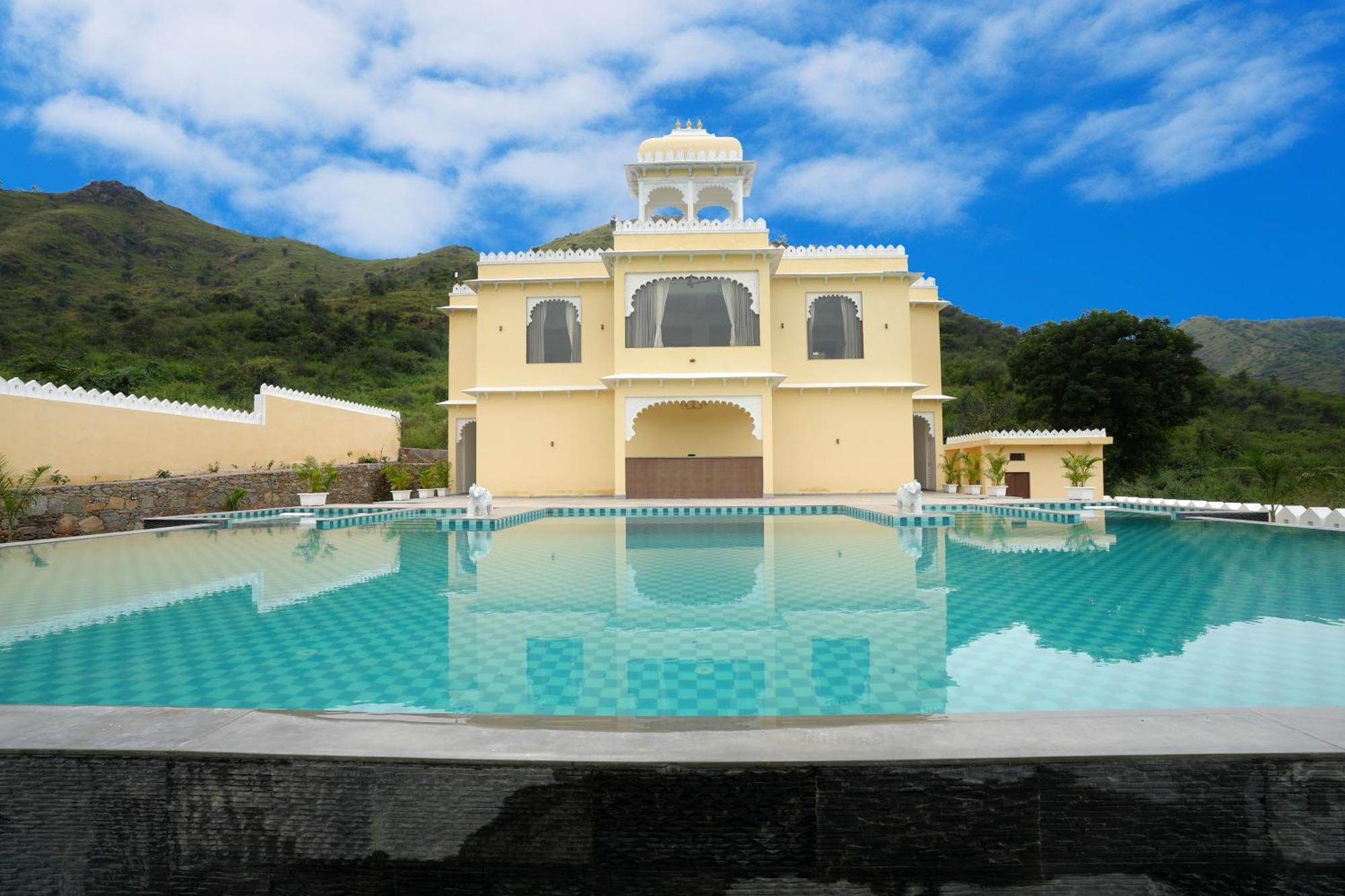 Maangarh Resorts Udaipur Buitenkant foto